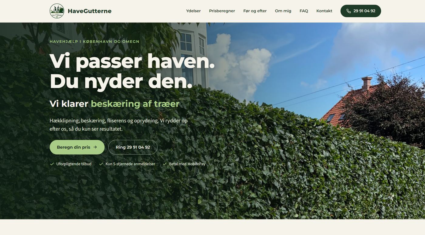 Forsiden af havegutterne.dk med en nyklippet bøgehæk og teksten Vi passer haven. Du nyder den.